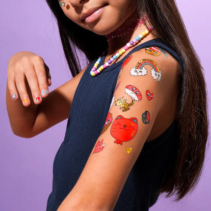 girl using OMY tattoo kawaii pack miniLama