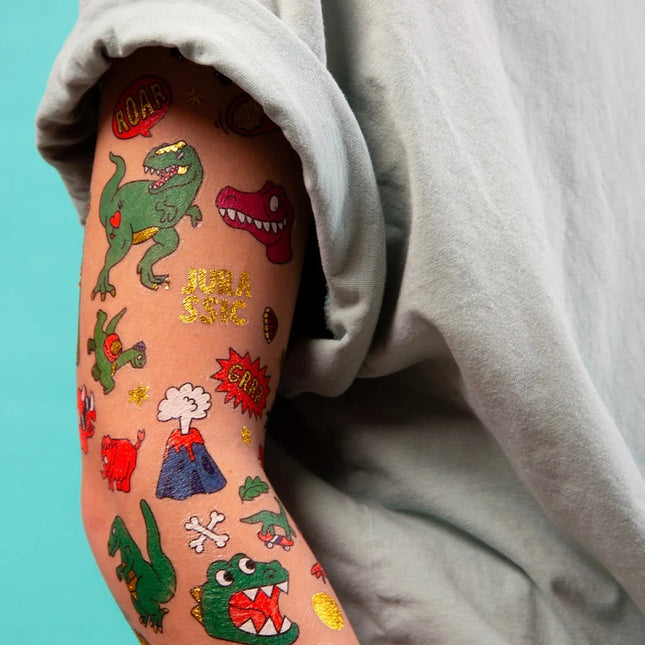 Set 50 tatuaje temporare OMY - Dino puse pe brat