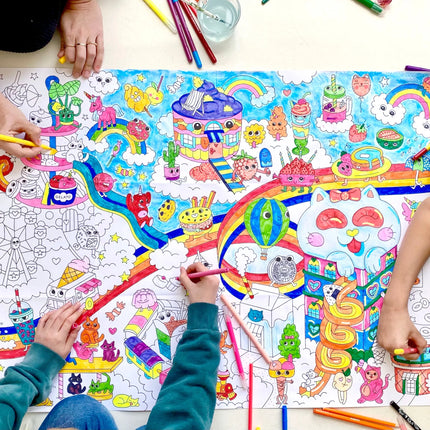 grup de copii si adulti colorand poster de colorat gigant OMY Kawaii - miniLama