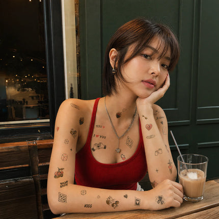 tatuaje temporare OMY Crazy In Love aplicate pe corp - miniLama