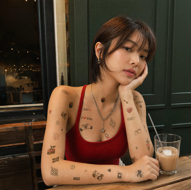 tatuaje temporare OMY Crazy In Love aplicate pe corp - miniLama